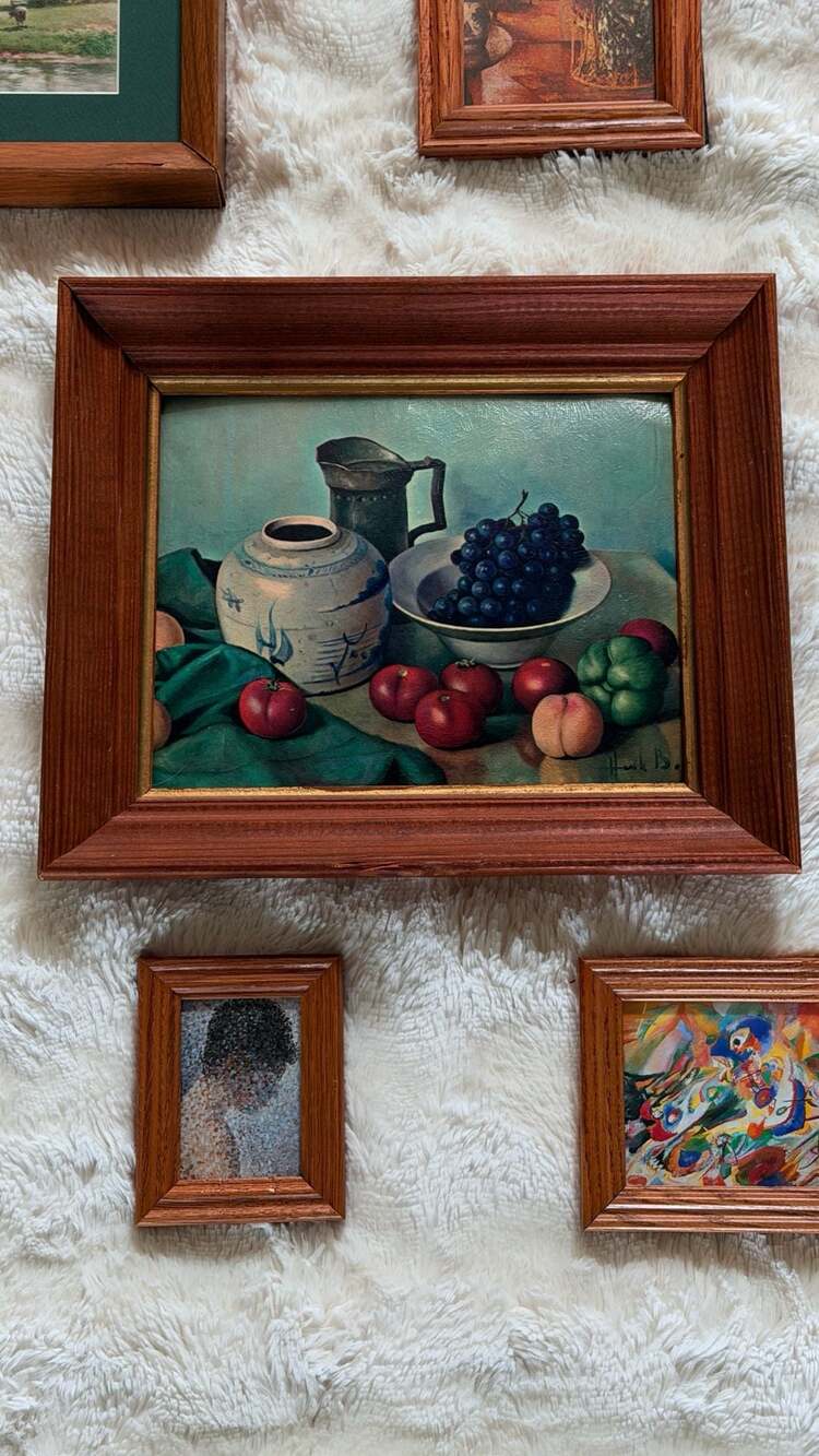 Curated gallery wall with matching oak frames contain famous artists prints - Picture 3 of 10
